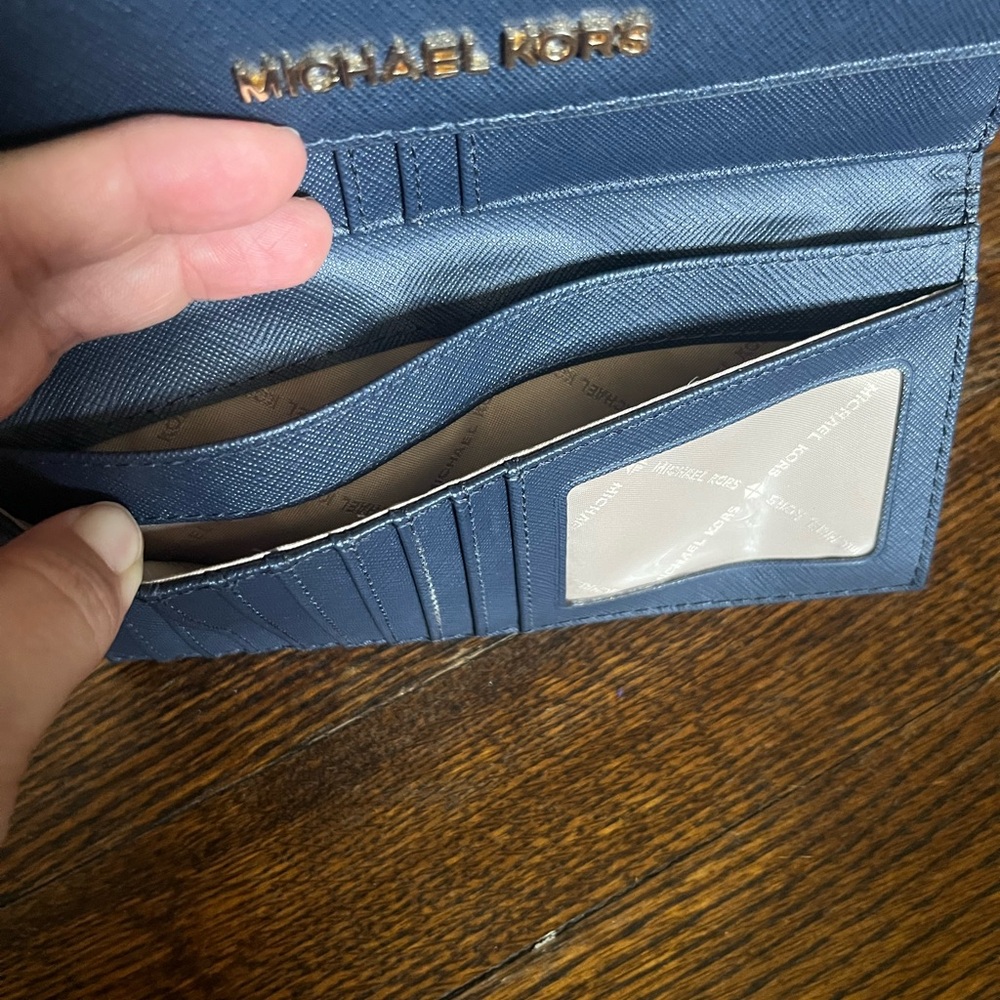 Michael Kors wallet - Picture 5 of 7